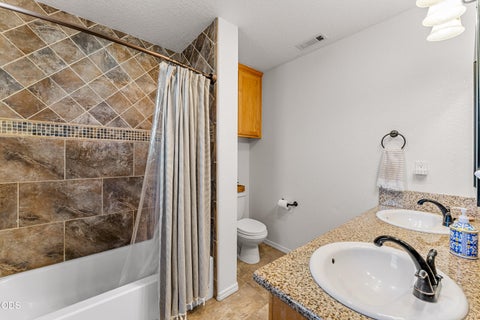 Tiny photo for 333 SW Bayou Place, Grants Pass, OR 97526 (MLS # 220226986)