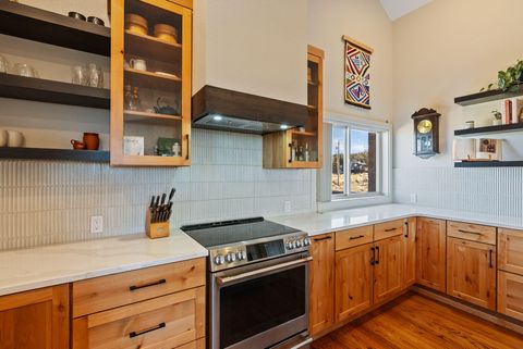 Tiny photo for 65280 94th Street, Bend, OR 97703 (MLS # 220217451)