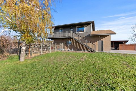 Tiny photo for 65280 94th Street, Bend, OR 97703 (MLS # 220217451)