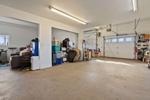 Tiny photo for 65280 94th Street, Bend, OR 97703 (MLS # 220217451)