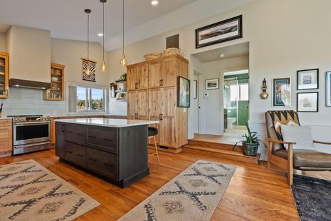 Tiny photo for 65280 94th Street, Bend, OR 97703 (MLS # 220217451)