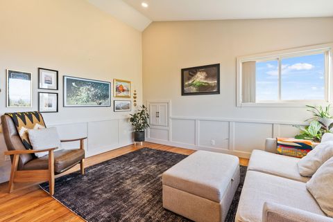 Tiny photo for 65280 94th Street, Bend, OR 97703 (MLS # 220217451)