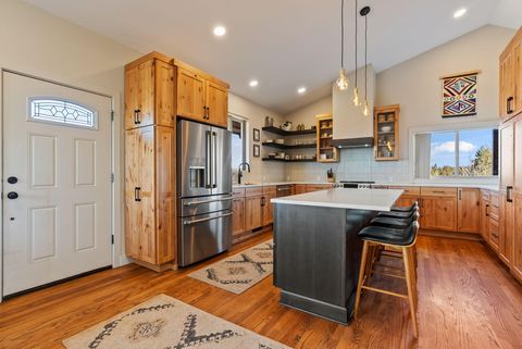 Tiny photo for 65280 94th Street, Bend, OR 97703 (MLS # 220217451)