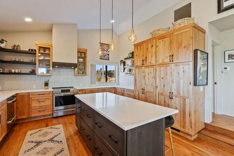 Tiny photo for 65280 94th Street, Bend, OR 97703 (MLS # 220217451)