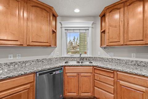 Tiny photo for 2092 SW Ford Street, Grants Pass, OR 97526 (MLS # 220213222)