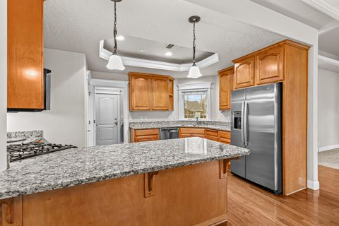 Tiny photo for 2092 SW Ford Street, Grants Pass, OR 97526 (MLS # 220213222)