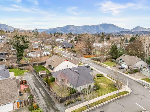 Tiny photo for 2092 SW Ford Street, Grants Pass, OR 97526 (MLS # 220213222)