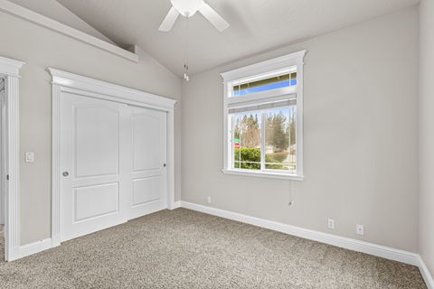 Tiny photo for 2092 SW Ford Street, Grants Pass, OR 97526 (MLS # 220213222)