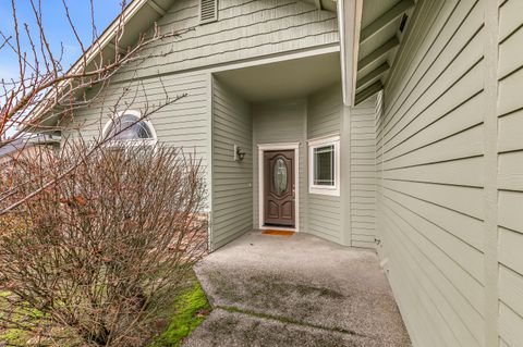 Tiny photo for 2092 SW Ford Street, Grants Pass, OR 97526 (MLS # 220213222)