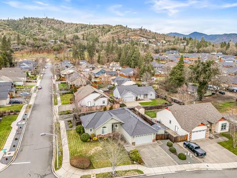 Tiny photo for 2092 SW Ford Street, Grants Pass, OR 97526 (MLS # 220213222)