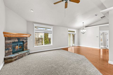 Tiny photo for 2092 SW Ford Street, Grants Pass, OR 97526 (MLS # 220213222)
