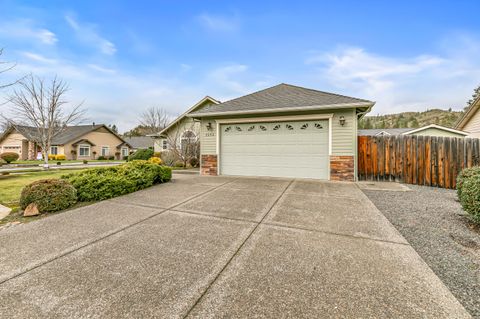 Tiny photo for 2092 SW Ford Street, Grants Pass, OR 97526 (MLS # 220213222)