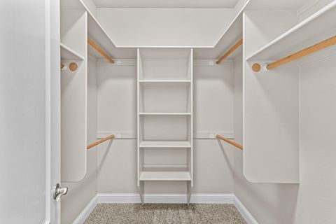 Tiny photo for 2092 SW Ford Street, Grants Pass, OR 97526 (MLS # 220213222)