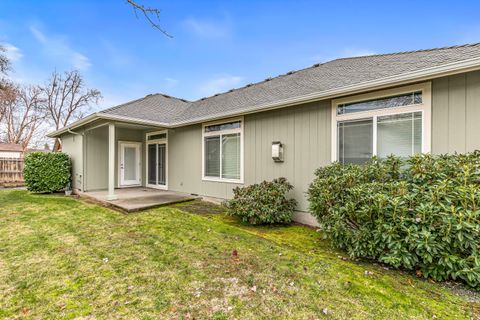 Tiny photo for 2092 SW Ford Street, Grants Pass, OR 97526 (MLS # 220213222)