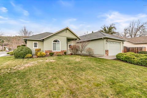 Tiny photo for 2092 SW Ford Street, Grants Pass, OR 97526 (MLS # 220213222)