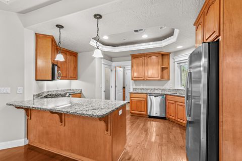 Tiny photo for 2092 SW Ford Street, Grants Pass, OR 97526 (MLS # 220213222)