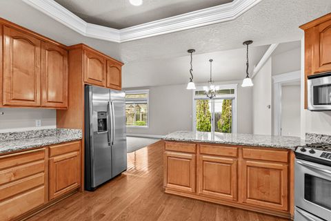 Tiny photo for 2092 SW Ford Street, Grants Pass, OR 97526 (MLS # 220213222)