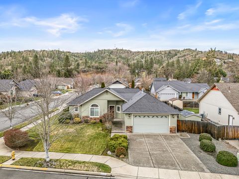 Tiny photo for 2092 SW Ford Street, Grants Pass, OR 97526 (MLS # 220213222)