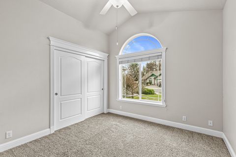 Tiny photo for 2092 SW Ford Street, Grants Pass, OR 97526 (MLS # 220213222)