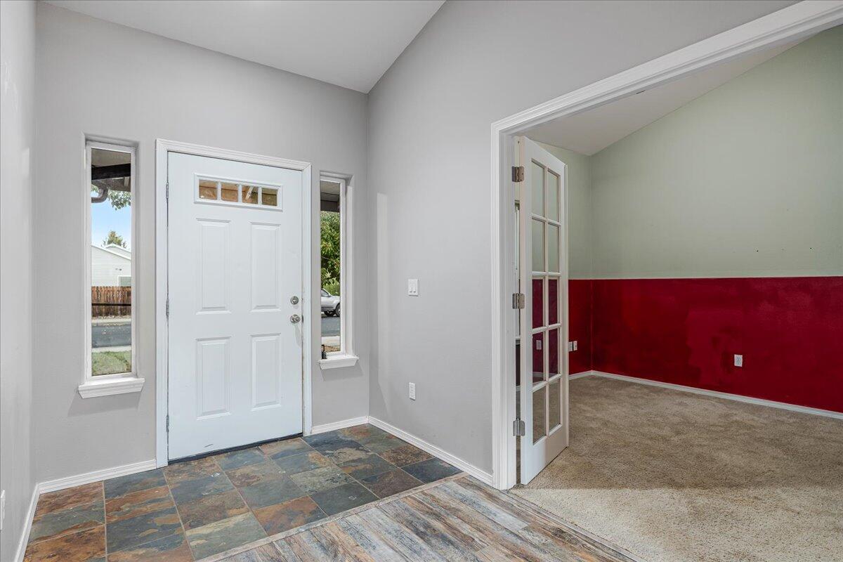 930 NW Spruce Avenue