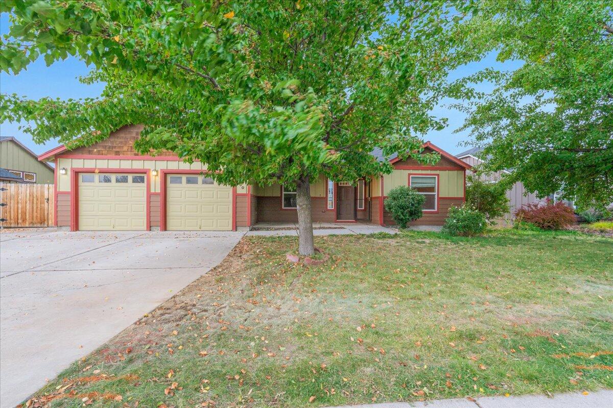 930 NW Spruce Avenue