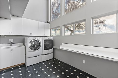 Tiny photo for 2490 NW Deschutes Drive, Madras, OR 97741 (MLS # 220212484)