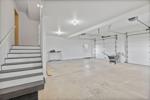 Tiny photo for 2490 NW Deschutes Drive, Madras, OR 97741 (MLS # 220212484)