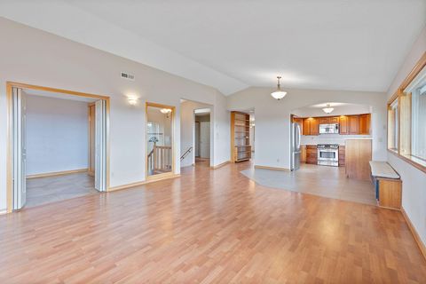 Tiny photo for 2490 NW Deschutes Drive, Madras, OR 97741 (MLS # 220212484)