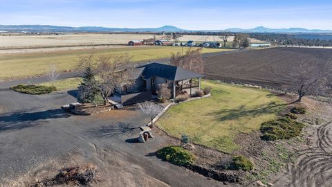 Tiny photo for 2490 NW Deschutes Drive, Madras, OR 97741 (MLS # 220212484)