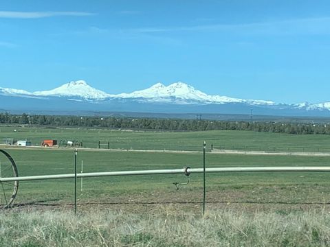 Tiny photo for 2490 NW Deschutes Drive, Madras, OR 97741 (MLS # 220212484)