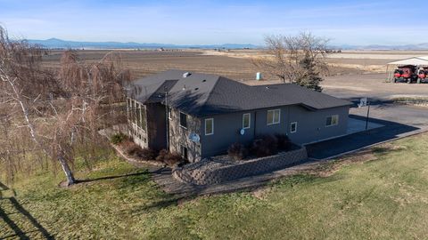 Tiny photo for 2490 NW Deschutes Drive, Madras, OR 97741 (MLS # 220212484)