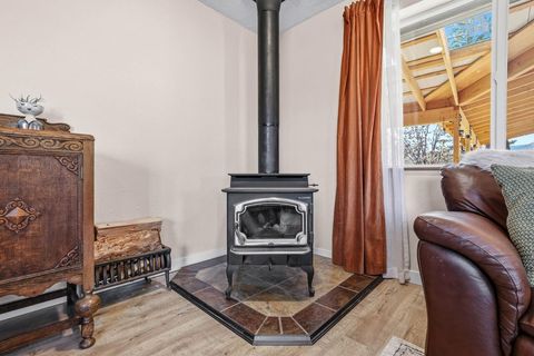 Tiny photo for 110 Stonebrook Way, Merlin, OR 97532 (MLS # 220212961)