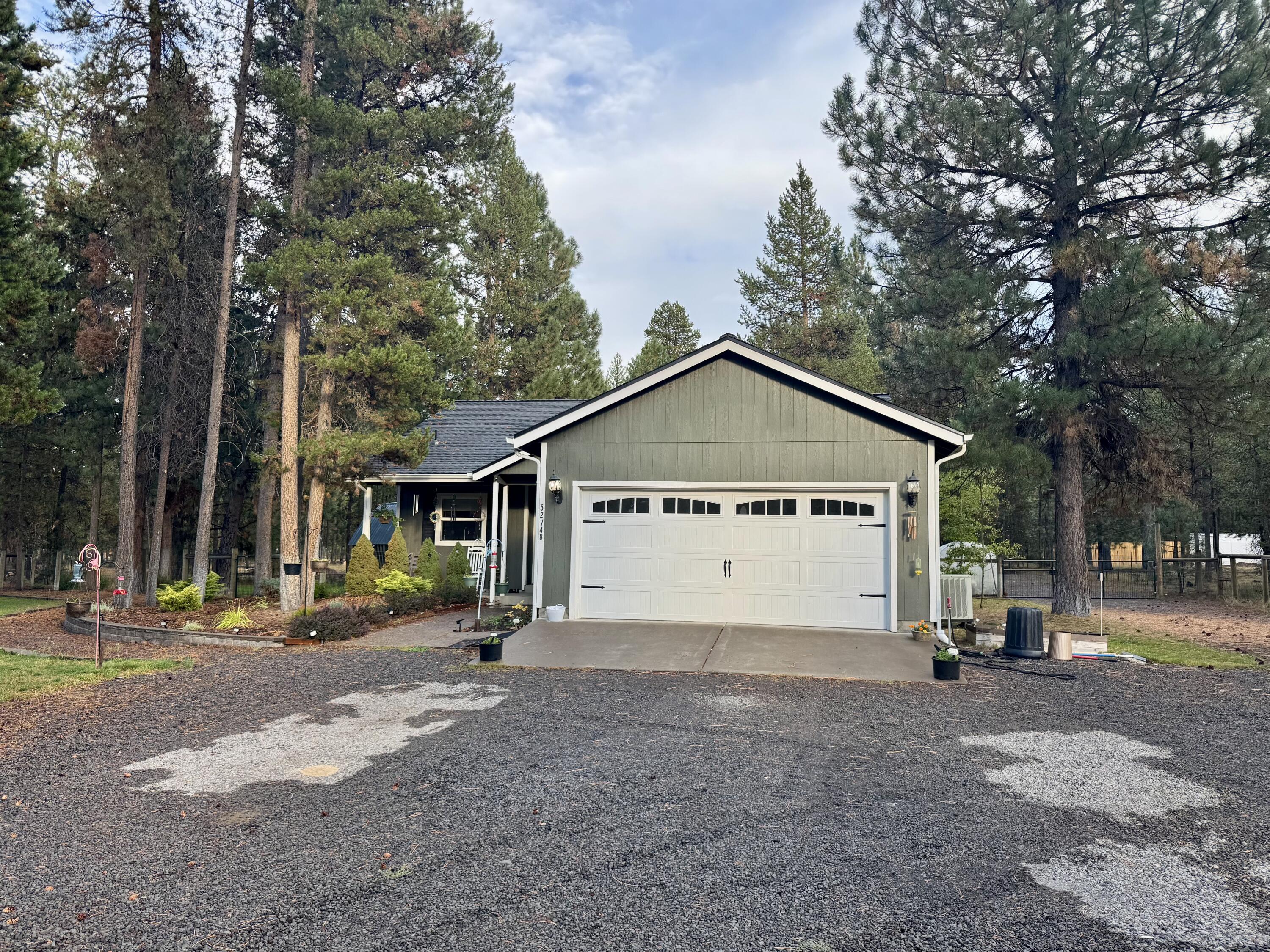 52748 Golden Astor Road