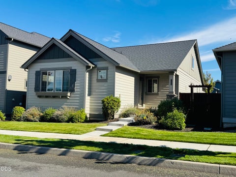 Photo of 1386 NE Wilshire Drive, Prineville, OR 97754 (MLS # 220229022)