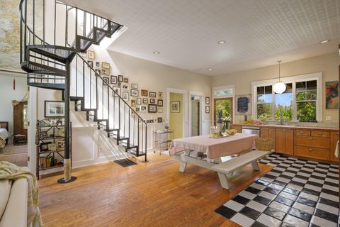 Tiny photo for 1900 Midway Avenue, Grants Pass, OR 97527 (MLS # 220219467)