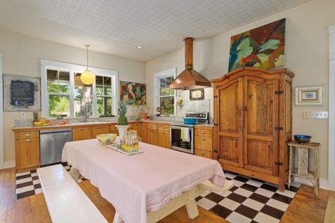 Tiny photo for 1900 Midway Avenue, Grants Pass, OR 97527 (MLS # 220219467)