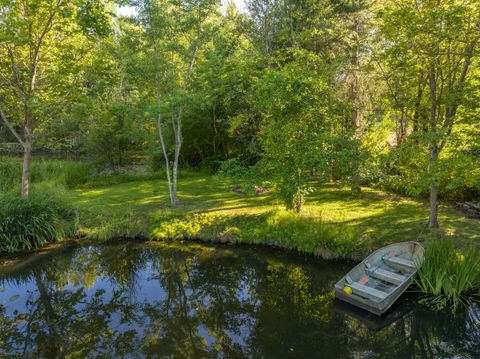 Tiny photo for 1900 Midway Avenue, Grants Pass, OR 97527 (MLS # 220219467)