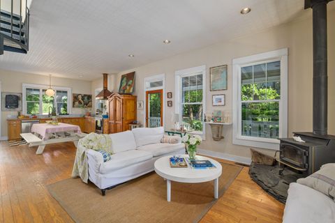 Tiny photo for 1900 Midway Avenue, Grants Pass, OR 97527 (MLS # 220219467)