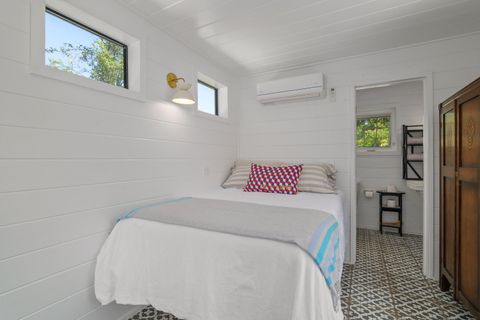 Tiny photo for 1900 Midway Avenue, Grants Pass, OR 97527 (MLS # 220219467)