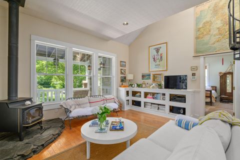 Tiny photo for 1900 Midway Avenue, Grants Pass, OR 97527 (MLS # 220219467)