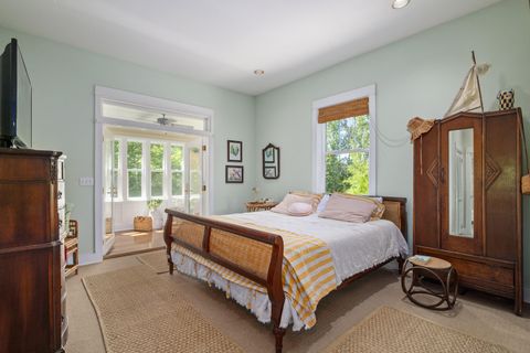 Tiny photo for 1900 Midway Avenue, Grants Pass, OR 97527 (MLS # 220219467)