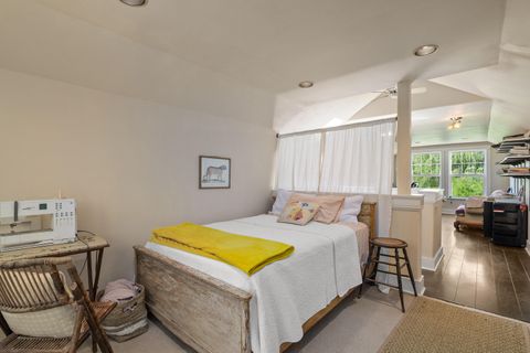 Tiny photo for 1900 Midway Avenue, Grants Pass, OR 97527 (MLS # 220219467)