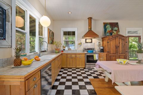 Tiny photo for 1900 Midway Avenue, Grants Pass, OR 97527 (MLS # 220219467)