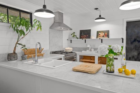 Tiny photo for 1900 Midway Avenue, Grants Pass, OR 97527 (MLS # 220219467)