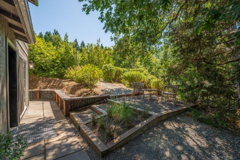 Tiny photo for 1900 Midway Avenue, Grants Pass, OR 97527 (MLS # 220219467)