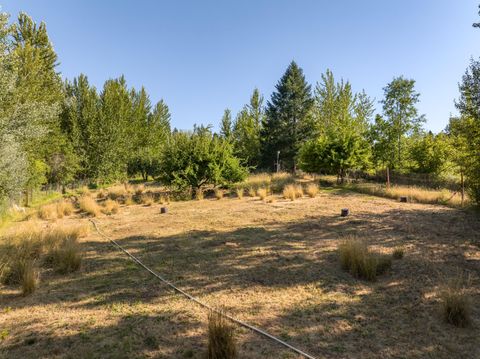 Tiny photo for 1900 Midway Avenue, Grants Pass, OR 97527 (MLS # 220219467)