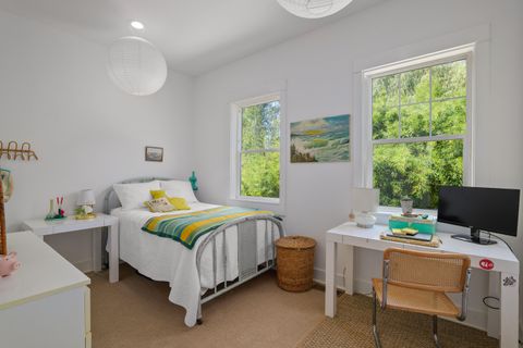 Tiny photo for 1900 Midway Avenue, Grants Pass, OR 97527 (MLS # 220219467)