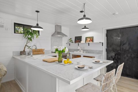 Tiny photo for 1900 Midway Avenue, Grants Pass, OR 97527 (MLS # 220219467)