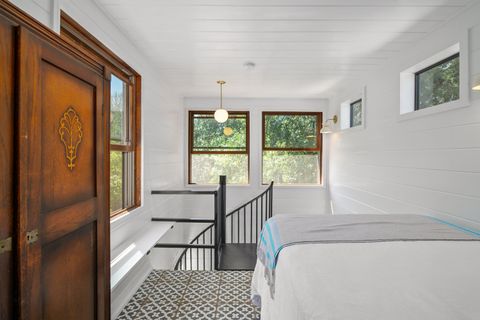 Tiny photo for 1900 Midway Avenue, Grants Pass, OR 97527 (MLS # 220219467)