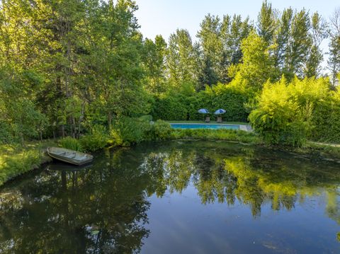 Tiny photo for 1900 Midway Avenue, Grants Pass, OR 97527 (MLS # 220219467)